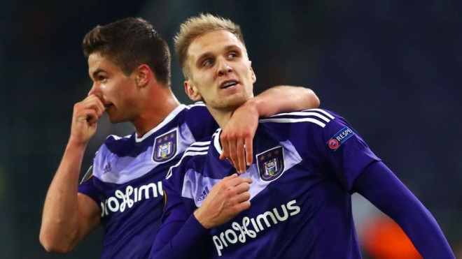 Lukasz Teodorczyk (phải, trong ảnh), tiền đạo 25 tuổi đang chơi cho CLB Bỉ Anderlecht, đã có 17 bàn, được tính 25,5 điểm. Một cầu thủ khác có cùng số điểm này là John Owoeri, ghi được 17 bàn cho đội bóng Thụy Điển BK Hacken. 3