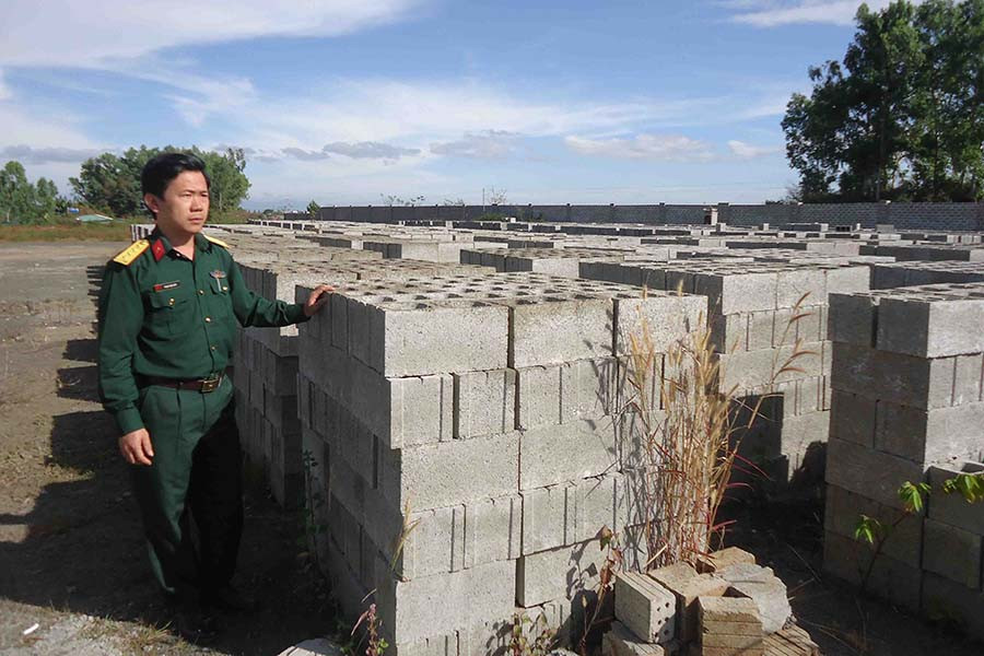 Sản phẩm gạch không nung của Xí nghiệp Khảo sát Thiết kế. Ảnh: L.V.N Sản phẩm GKN của Xí nghiệp Khảo sát Thiết kế (Binh đoàn 15). Ảnh: L.V.N