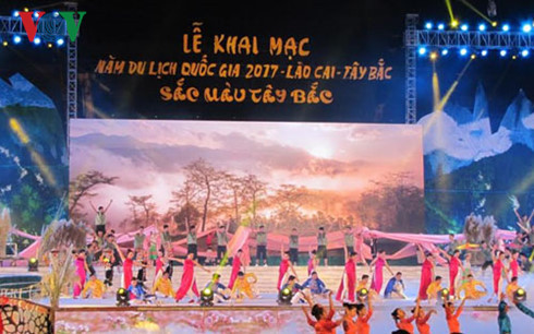 Tiết mục văn nghệ tại Lễ khai mạc Năm Du lịch quốc gia. Tiết mục văn nghệ tại Lễ khai mạc Năm Du lịch quốc gia.