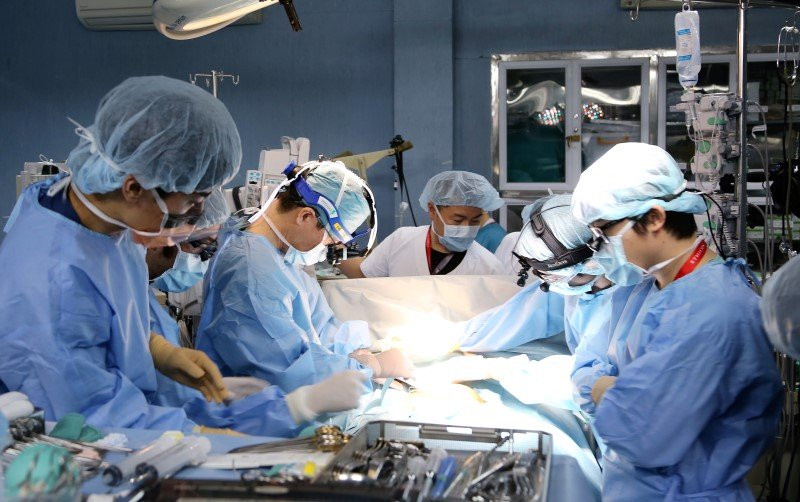 Bệnh nhân trong ca ghép phổi từ người cho sống đầu tiên của Việt Nam đang phục hồi tích cực. Bệnh nhân trong ca ghép phổi từ người cho sống đầu tiên của Việt Nam đang phục hồi tích cực.