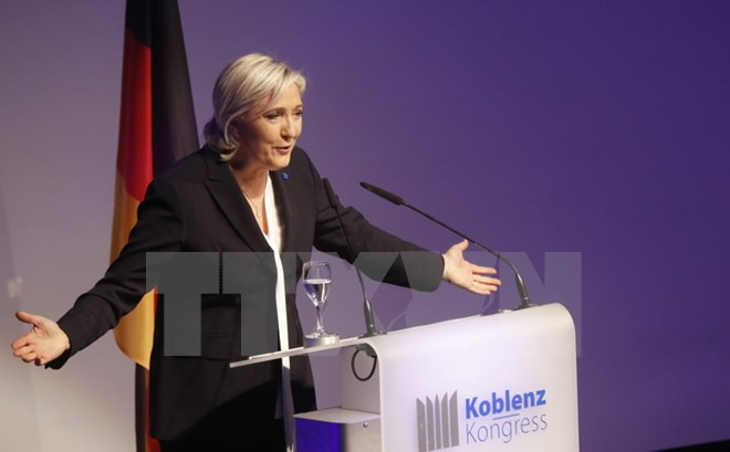 Ứng cử viên Tổng thống Pháp, lãnh đạo đảng cực hữu Mặt trận quốc gia (FN), Marine Le Pen. Ứng cử viên Tổng thống Pháp, lãnh đạo đảng cực hữu Mặt trận quốc gia (FN), Marine Le Pen.