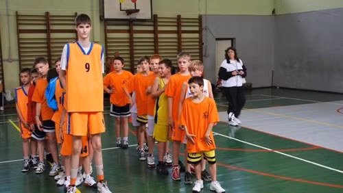 Từ khi còn nhỏ, Robert đã cao hơn hẳn với các bạn đồng trang lứa.