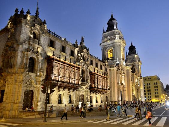 chủ yếu hấp dẫn những người đầu tư, kinh doanh, có ý định thành lập doanh nghiệp, vì vậy, những người nước ngoài tìm đến sống ở Peru chủ yếu đều có thu nhập khá. Nhiều người tìm đến sống ở đây vì thời tiết lý tưởng, chi phí cuộc sống thấp. chủ yếu hấp dẫn những người đầu tư, kinh doanh, có ý định thành lập doanh nghiệp, vì vậy, những người nước ngoài tìm đến sống ở Peru chủ yếu đều có thu nhập khá. Nhiều người tìm đến sống ở đây vì thời tiết lý tưởng, chi phí cuộc sống thấp.