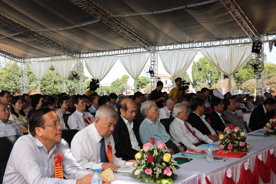 Các đại biểu về tham dự buổi lễ kỷ niệm. Ảnh: H.T