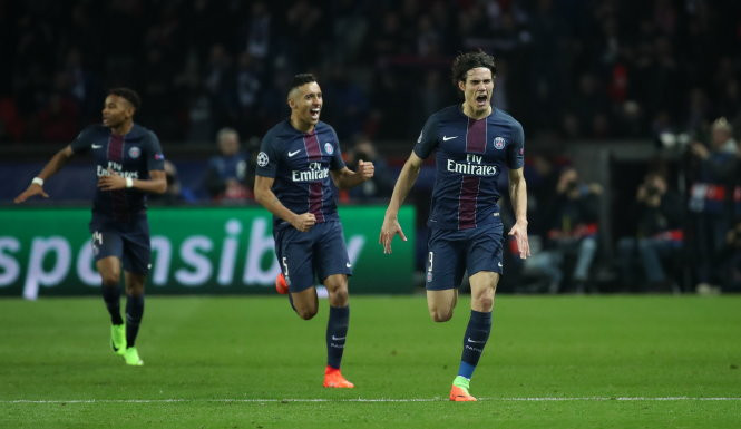 Niềm vui của các cầu thủ PSG sau khi Cavani nâng tỷ số lên 4-0. Ảnh: Reuters Niềm vui của các cầu thủ PSG sau khi Cavani nâng tỷ số lên 4-0. Ảnh: Reuters