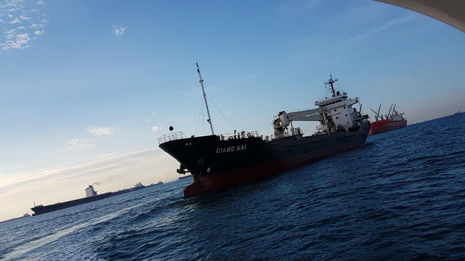  Tàu Giang Hải hiện đang neo ngoài cảng Sandakn - Malaysia