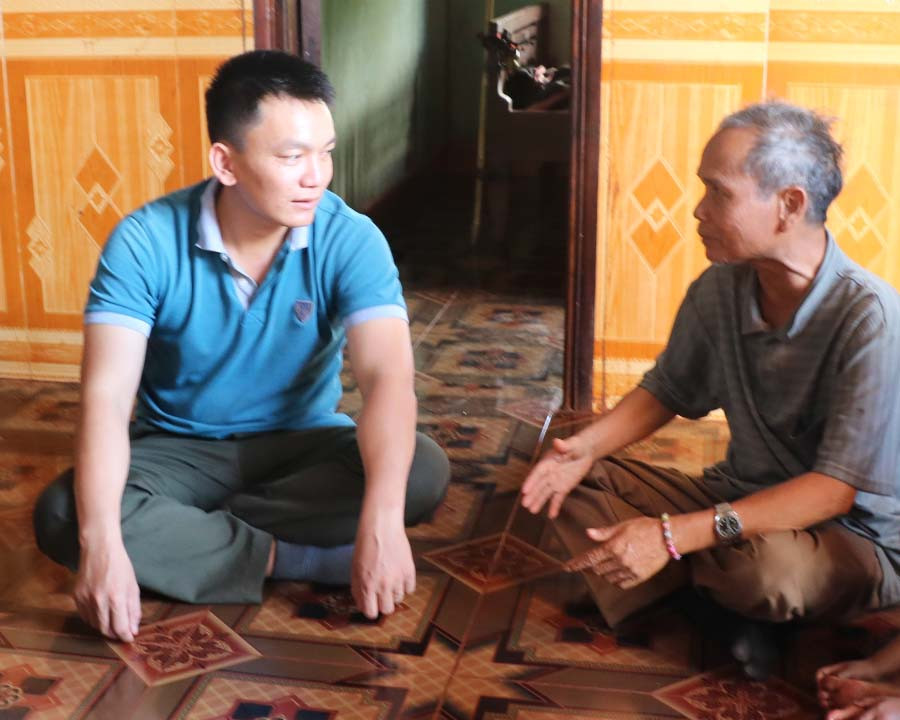 Lực lượng trinh sát an ninh thường xuyên về cơ sở nắm tình hình. Ảnh: N.H Lực lượng trinh sát an ninh thường xuyên về cơ sở nắm tình hình. Ảnh: N.H