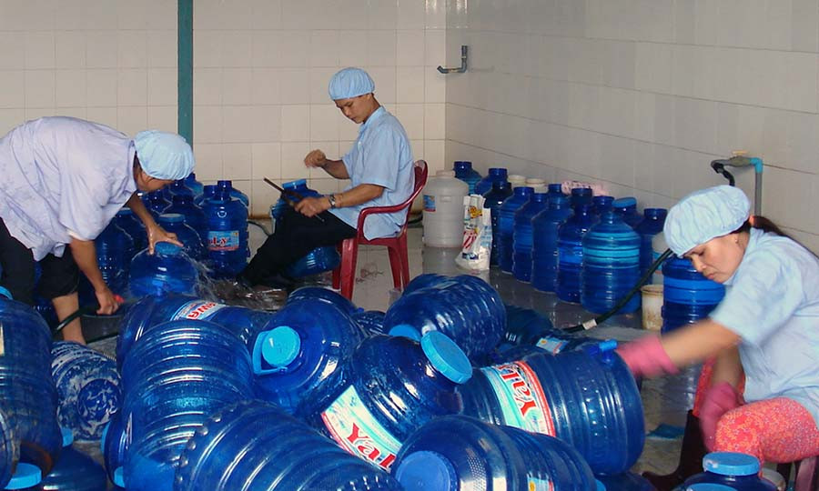 Người lao động an tâm khi doanh nghiệp đóng đầy đủ các chế độ bảo hiểm. Ảnh: N.N  Người lao động an tâm khi doanh nghiệp đóng đầy đủ các chế độ bảo hiểm. Ảnh: N.N