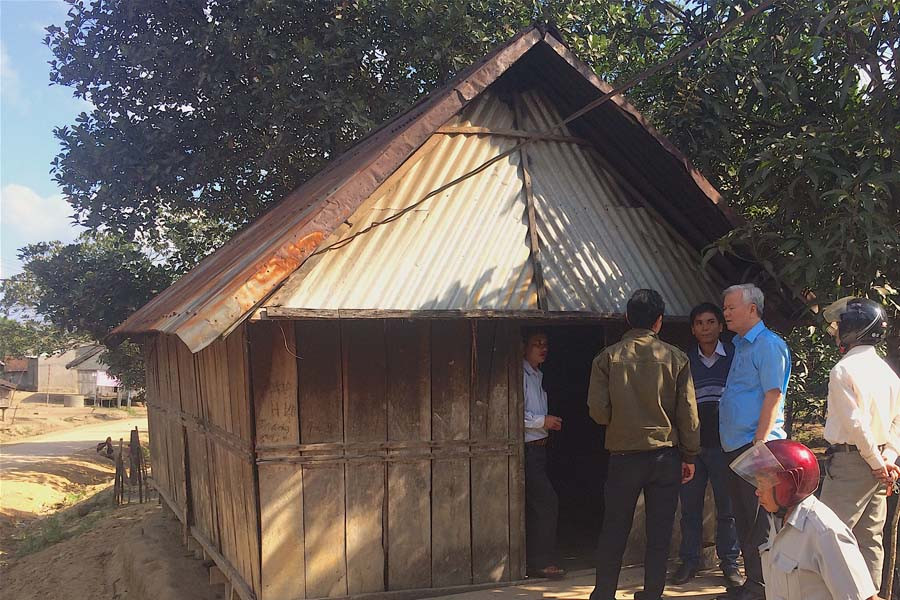  Khảo sát hiện trạng nhà ở của các gia đình chính sách, người có công trên địa bàn. Ảnh: H.T