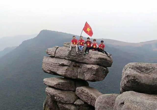 Mỏm lúc lắc được phát hiện cách đây chưa lâu nhưng đã là địa điểm thu hút rất nhiều khách du lịch.
