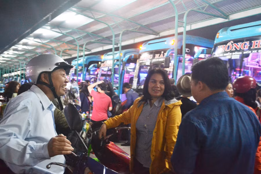 Lượng khách đến Bến xe Đức Long Gia Lai tăng đột biến. Ảnh: D.Q
