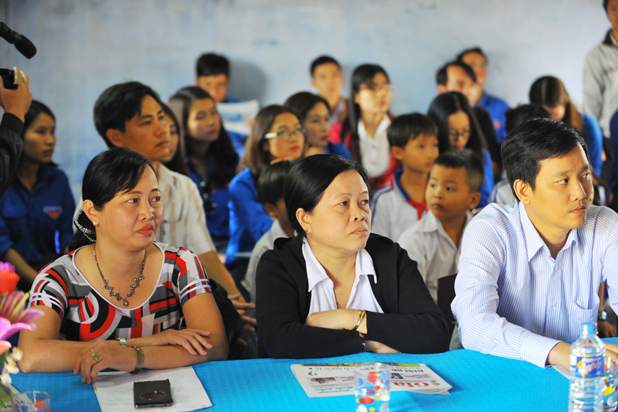 Chính quyền địa phương tham gia buổi giao lưu. Ảnh: N.G