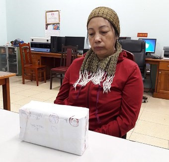 Đối tượng Mỹ bị bắt giữ cùng tang vật vụ án. Đối tượng Mỹ bị bắt giữ cùng tang vật vụ án.