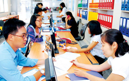 Thủ tướng yêu cầu cán bộ, công chức, viên chức khẩn trương tập trung giải quyết, xử lý công việc ngay sau những ngày nghỉ Tết. Thủ tướng yêu cầu cán bộ, công chức, viên chức khẩn trương tập trung giải quyết, xử lý công việc ngay sau những ngày nghỉ Tết.