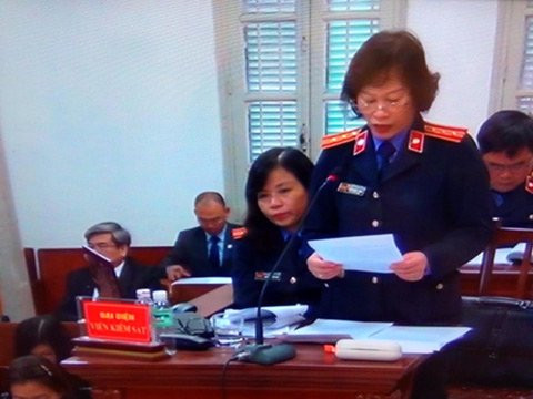 Đại diện VKS công bố bản cáo trạng. Đại diện VKS công bố bản cáo trạng.