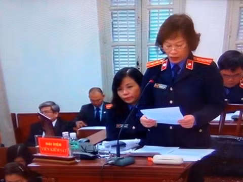 Đại diện VKS công bố bản cáo trạng.