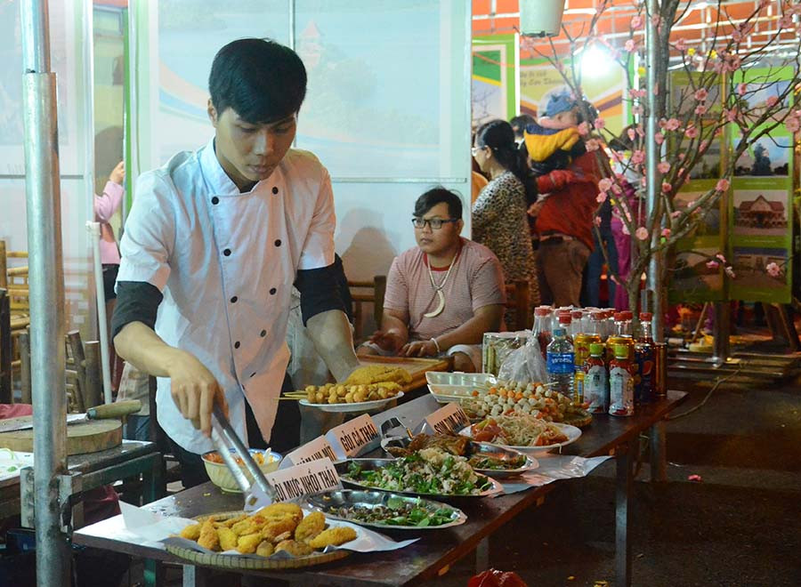 Quầy ẩm thực cũng khá bắt mắt và thu hút được nhiều thực khách.