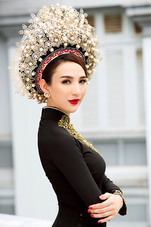 Bộ sưu tập áo dài "Duyên phận" được thực hiện theo hai phong cách đối lập: cổ điển và cách tân. Bộ sưu tập áo dài