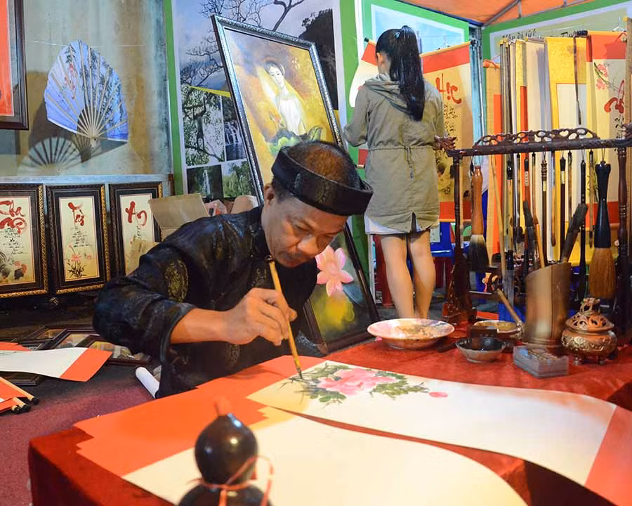 Ngày hội thư pháp là một trong những chương trình hấp dẫn của Tuần lễ văn hóa. 