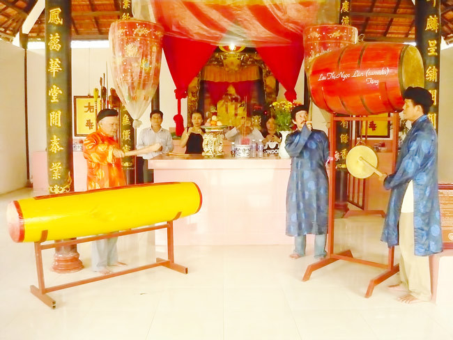 Mõ đình trong lễ hội cúng Kỳ yên.