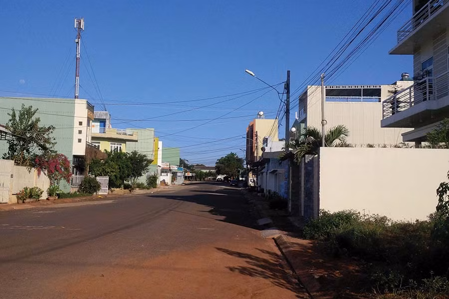  Giá đất ở khu tái định cư Phù Đổng tăng rất nhanh với lượng giao dịch khá sôi động. Ảnh: V.T