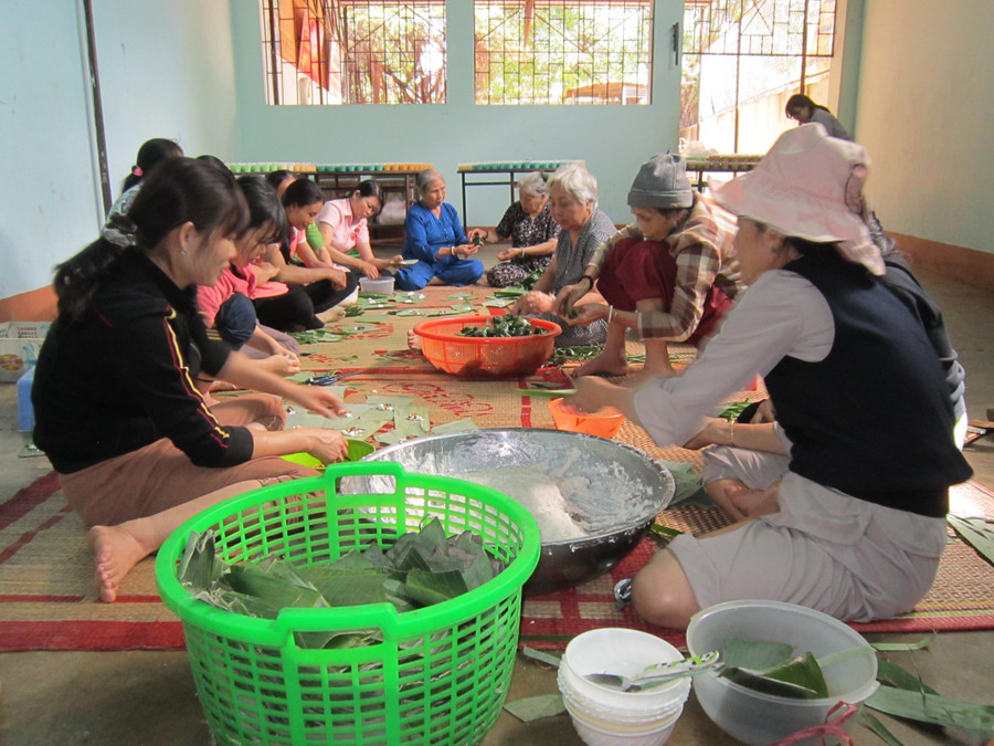 Chuẩn bị bữa cơm khách trong ngày Rằm tháng Giêng. Ảnh: Đ.P  Chuẩn bị bữa cơm khách trong ngày Rằm tháng Giêng. Ảnh: Đ.P