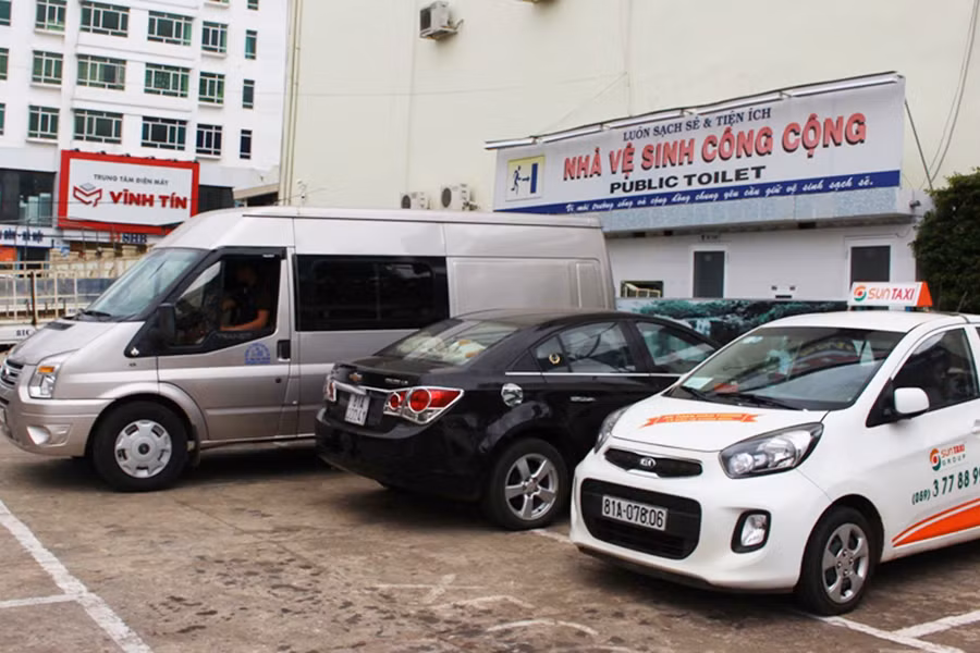 Nhà vệ sinh công cộng ở đường Hoàng Văn Thụ-Trần Phú (gần khách sạn Vĩnh Hội). Ảnh: T.B