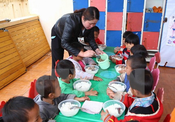 Bữa ăn trưa của học sinh trường Mầm non xã Tá Bạ, huyện Mường Tè (Lai Châu). Bữa ăn trưa của học sinh trường Mầm non xã Tá Bạ, huyện Mường Tè (Lai Châu).