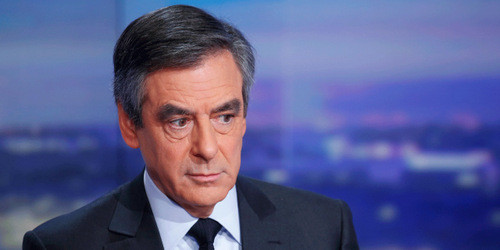 Ông Fillon đang phải đối mặt với áp lực từ nhiều phía.