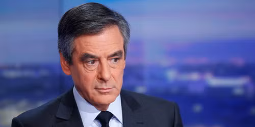Ông Fillon đang phải đối mặt với áp lực từ nhiều phía.