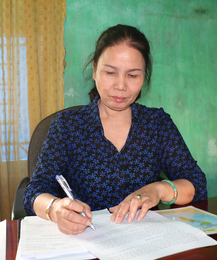 Bà Phạm Thị Trà My vẫn đang miệt mài với sự nghiệp giáo dục của phường Thống Nhất. Ảnh: N.D Bà Phạm Thị Trà My vẫn đang miệt mài với sự nghiệp giáo dục của phường Thống Nhất. Ảnh: N.D