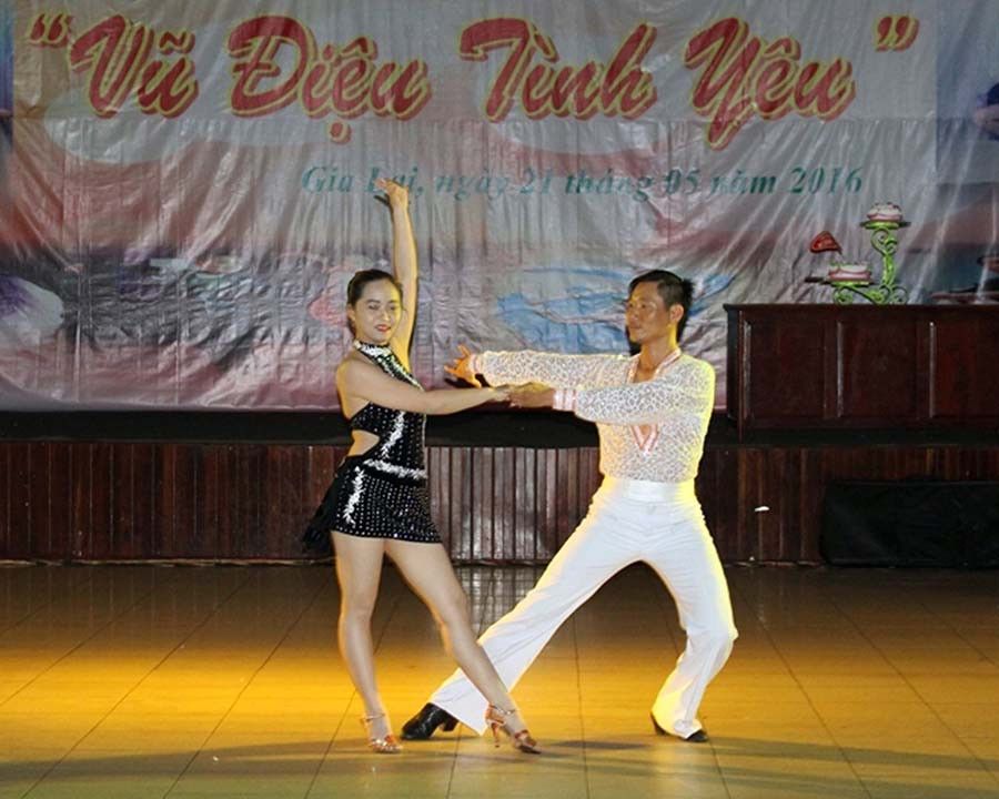 Một buổi biểu diễn của các học viên Câu lạc bộ Khiêu vũ nghệ thuật thanh niên. Ảnh: P.L Một buổi biểu diễn của các học viên Câu lạc bộ Khiêu vũ nghệ thuật thanh niên. Ảnh: P.L