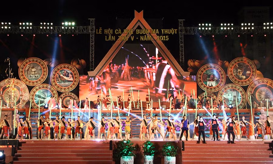  Chương trình khai mạc Lễ hội Cà phê Buôn Ma Thuột lần thứ V. Ảnh: N.V