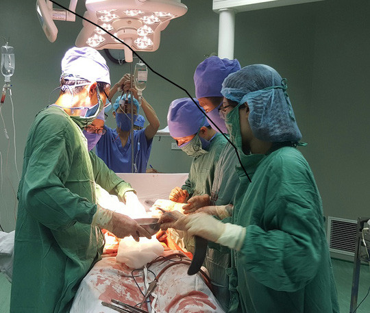 Ông Phạm Văn Bảy được đưa vào bệnh viện cấp cứu nhưng không qua khỏi