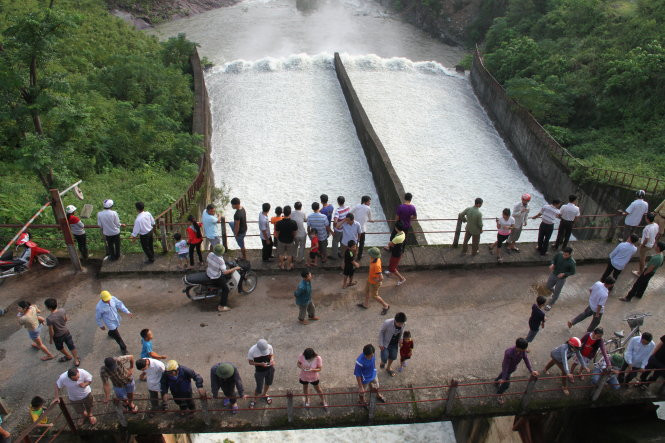 Mùa xả lũ ở đập tràn hồ Kẻ Gỗ