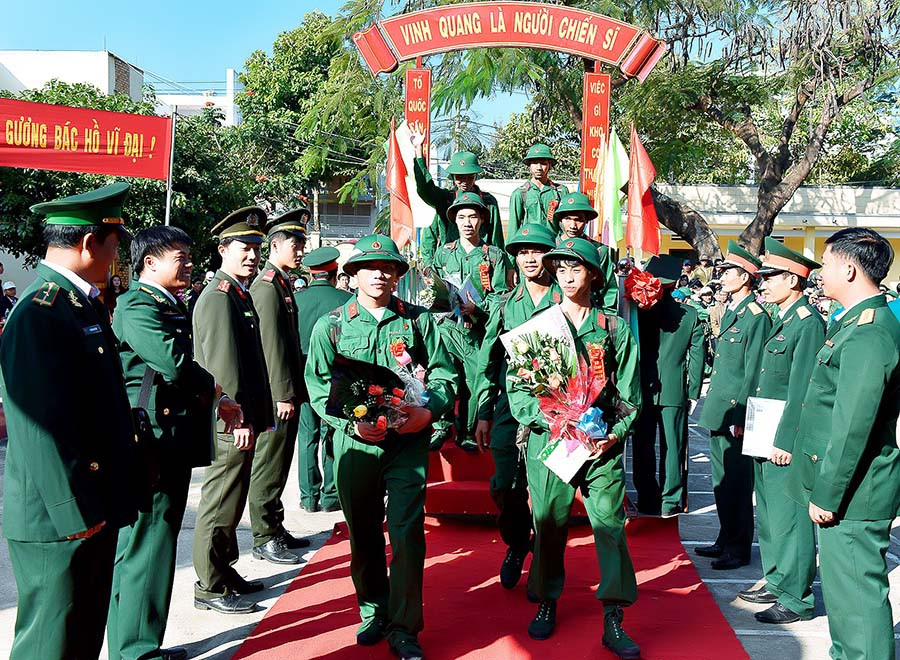 Trước giờ lên đường nhập ngũ. Ảnh: Đức Thụy