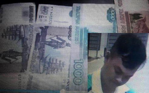 Đối tượng Nhật (ảnh nhỏ) và tang vật. Đối tượng Nhật (ảnh nhỏ) và tang vật.