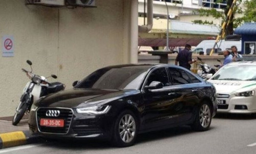 Xe của đại sứ quán Triều Tiên xuất hiện ở nhà xác bệnh viện Kuala Lumpur. Ảnh: Daily Star Xe của đại sứ quán Triều Tiên xuất hiện ở nhà xác bệnh viện Kuala Lumpur. Ảnh: Daily Star