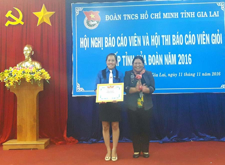 My Ny đạt giải nhì cuộc thi báo cáo viên giỏi cấp tỉnh. Ảnh: K.H My Ny đạt giải nhì cuộc thi báo cáo viên giỏi cấp tỉnh. Ảnh: K.H