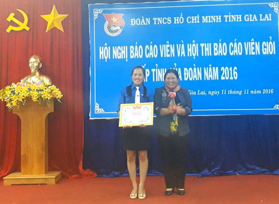 My Ny đạt giải nhì cuộc thi báo cáo viên giỏi cấp tỉnh. Ảnh: K.H