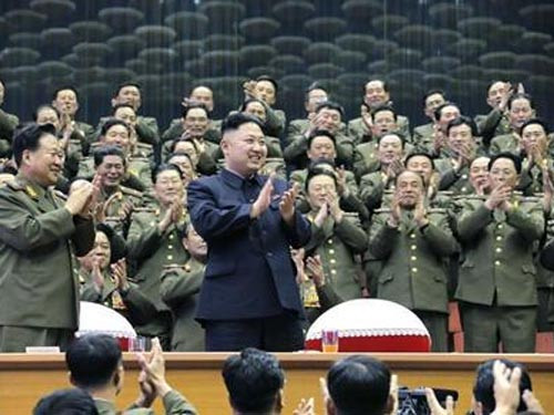 Nhà lãnh đạo Kim Jong-un tại một buổi hòa nhạc ở Bình Nhưỡng ngày 16-4.