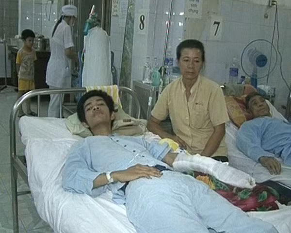 Anh Quảng đang được điều trị tại bệnh viện. Ảnh: Quang Trung