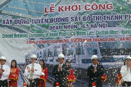 Khởi công tuyến đường sắt đô thị đầu tiên tại Hà Nội ảnh 1 Thủ tướng Nguyễn Tấn Dũng và các đại biểu ấn nút phát lệnh khởi công