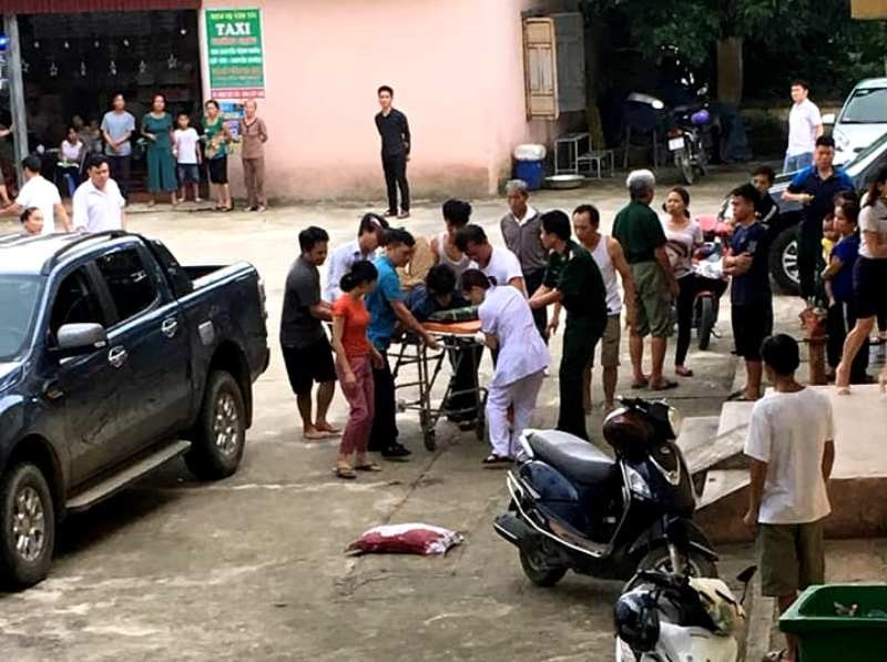 Các chiến sĩ bị thương được cấp cứu tại Bệnh viện Đa khoa huyện Thường Xuân (Thanh Hóa). Ảnh: Cẩm Tú Cầu. 