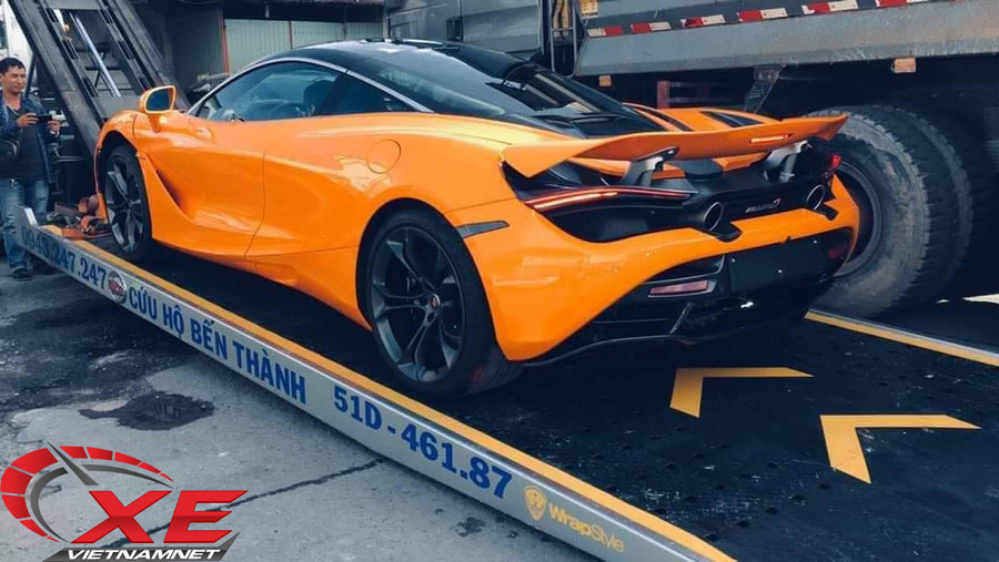 Siêu xe McLaren 720S màu cam lúc mới về