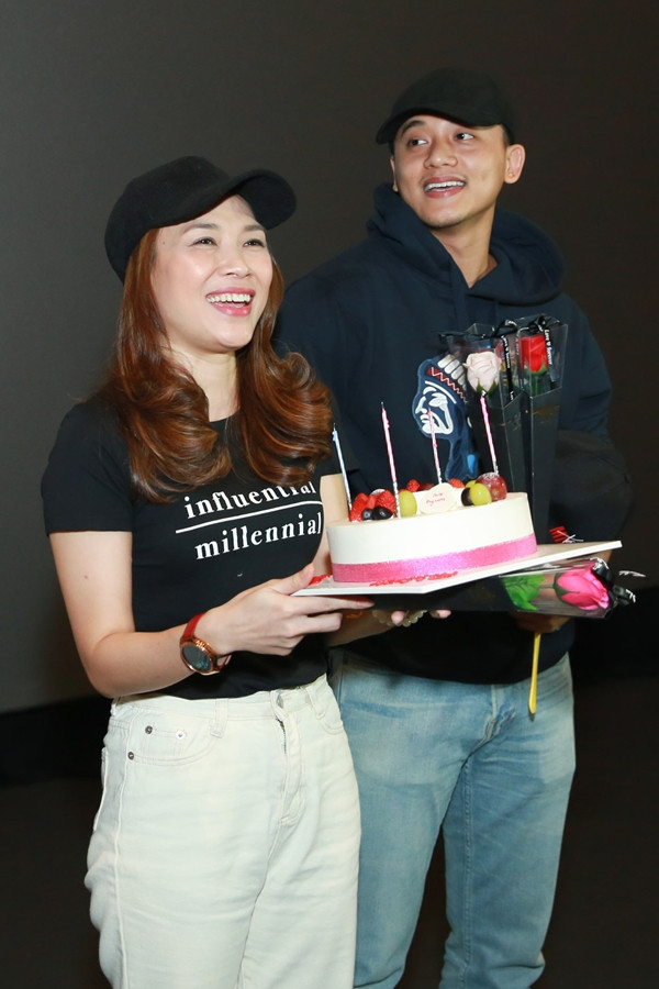 Mới đây, Mỹ Tâm và Mai Tài Phến vướng nghi vấn yêu nhau. Vì thế, những hình ảnh trùng hợp về thời trang khiến nhiều khán giả càng đặt nghi vấn họ mặc đồ đôi như tình nhân. Mới đây, Mỹ Tâm và Mai Tài Phến vướng nghi vấn yêu nhau. Vì thế, những hình ảnh trùng hợp về thời trang khiến nhiều khán giả càng đặt nghi vấn họ mặc đồ đôi như tình nhân.