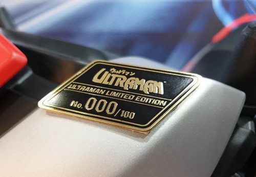 Logo in dòng chữ Ultraman Limited Edition và số thứ tự của mỗi xe Logo in dòng chữ Ultraman Limited Edition và số thứ tự của mỗi xe
