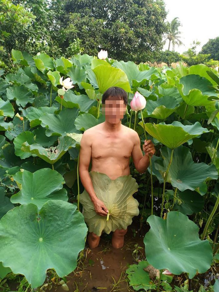  Nhiều người cho rằng dù chụp với mục đích vui vẻ, những người có tuổi nên chọn trang phục hợp. Ảnh: Mai Diêu Phong, Số Hưởng.