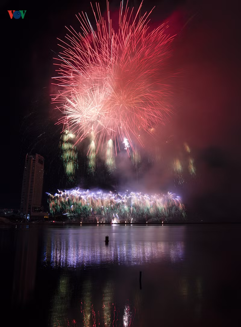 "Phần trình diễn gồm 5 phần như tiến trình giống như một đất nước từ thuở sơ khai đến ngày hôm nay là một thành phố đáng sống" - đội trưởng đội Việt Nam Huỳnh Ngọc Chính chia sẻ.