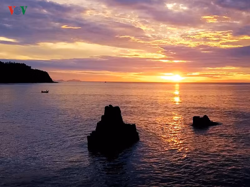  Những giá trị độc đáo của Công viên địa chất Lý Sơn Sa Huỳnh đang được chính quyền và người dân nâng niu gìn giữ.